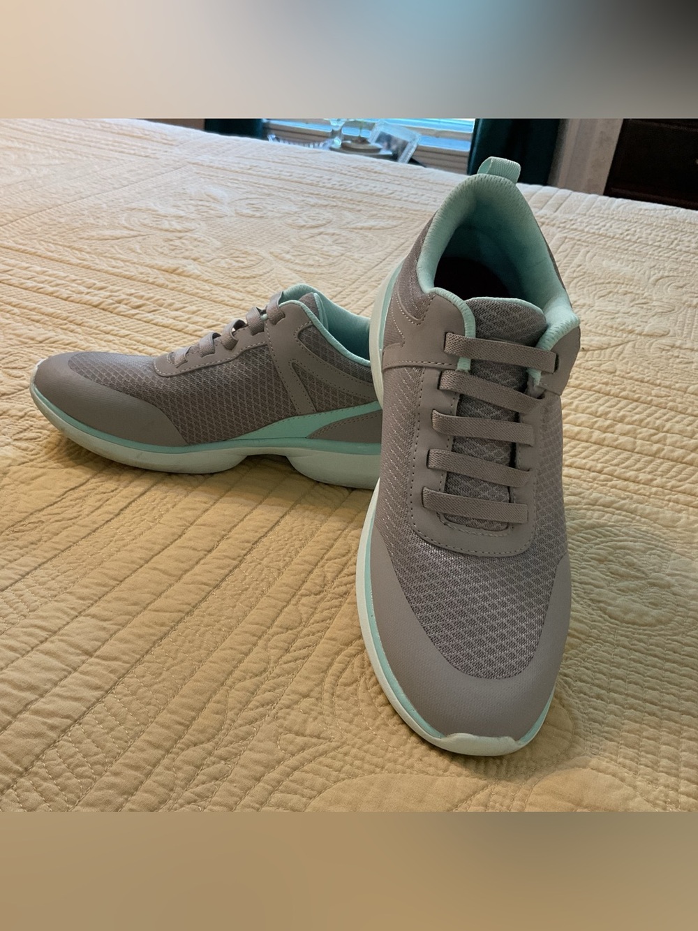 VIONIC KRISHA WALKING SNEAKERS SIZE 7.5 GRAY MESH W/TEAL GOOD PREOWNED - Picture 12 of 16